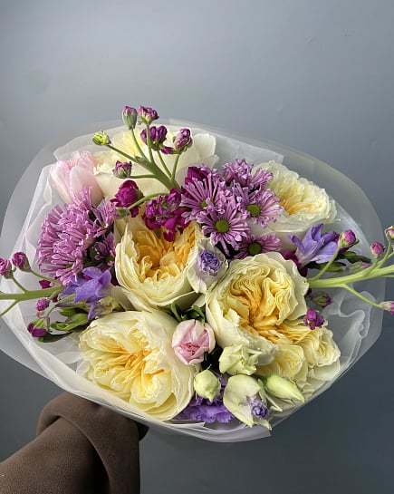Букет из пионовидных роз с хризантемами и тюльпанами с доставкой по Астане