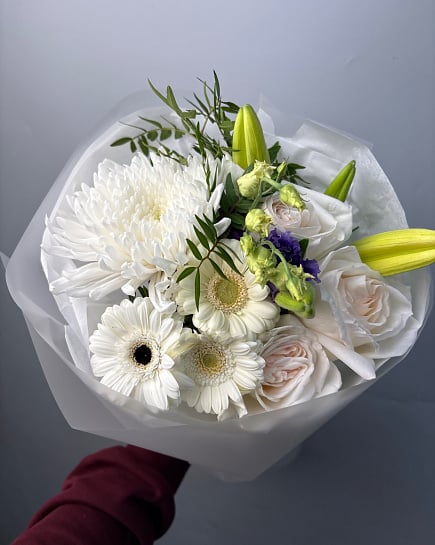 Белоснежная элегантность с лилиями и герберами с доставкой по Астане