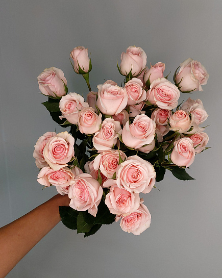 White roses with delivery to Pavlodar