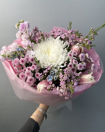 Зефирное облако с хризантемами с доставкой по Астане