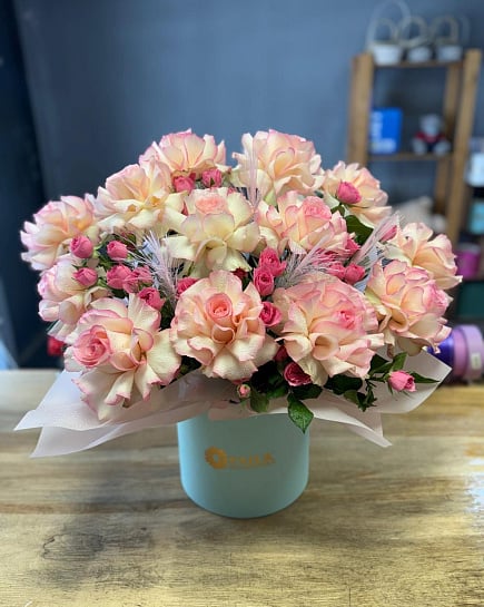 Розово-белый букет в коробке with delivery to Almaty