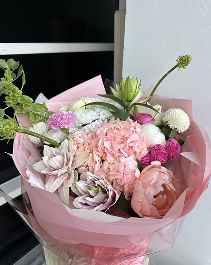 Розовое облако с гортензией и ранункулюсами with delivery to Astana