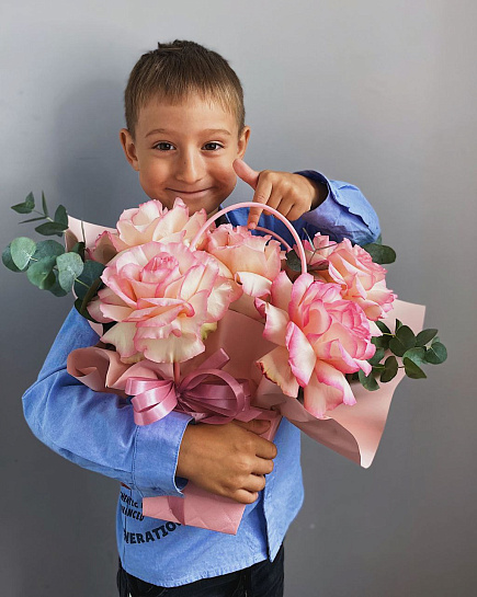 Roses in a box with delivery to Astana