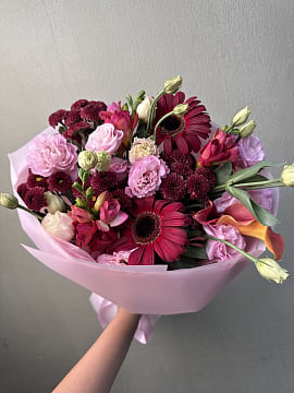 Букет из розовых калл