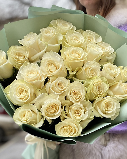 Элегантные белые розы 80 см с доставкой по Астане