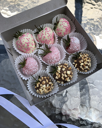 Chocolate covered strawberries Gold (white and strawberry chocolate) with delivery to Almaty