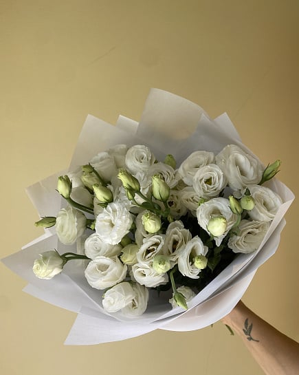Белоснежная эустома в лаконичной упаковке with delivery to Astana