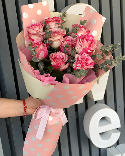 Bouquet of roses with eucalyptus with delivery to Almaty