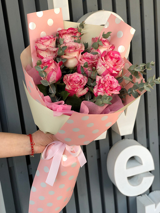 Bouquet of roses with eucalyptus