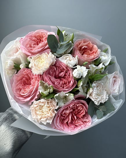 Романтичный микс из пионовидных роз с доставкой по Астане