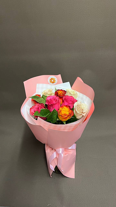 Bouquet of 9 Dutch mix roses