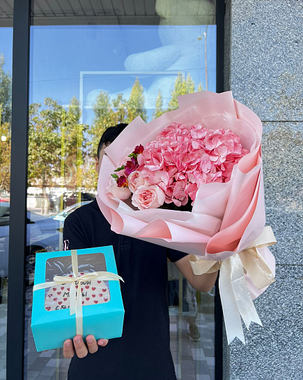 Bouquet of euro bouquet with bento cake flowers delivered to Shymkent