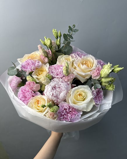 Зефирное облако: микс роз и эустомы с доставкой по Астане