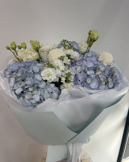 Синий букет с гортензиями и хризантемами with delivery to Astana
