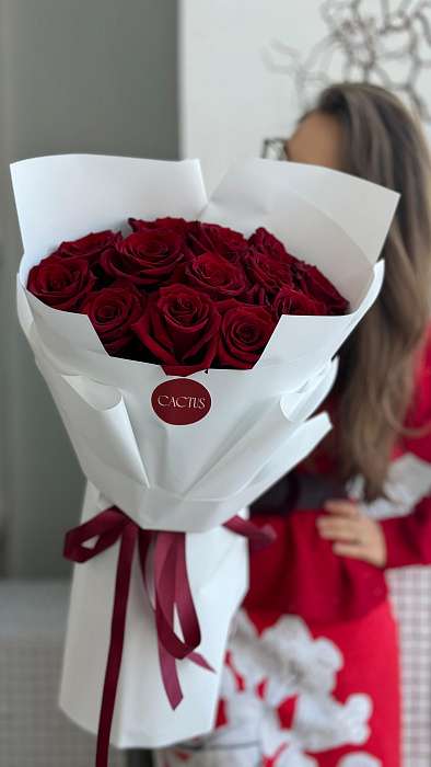 Моно букет из красных роз RED (13 шт)