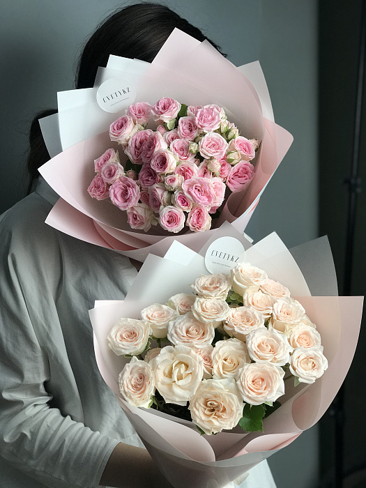 Bouquet of spray roses 9 pcs (color to choose from)