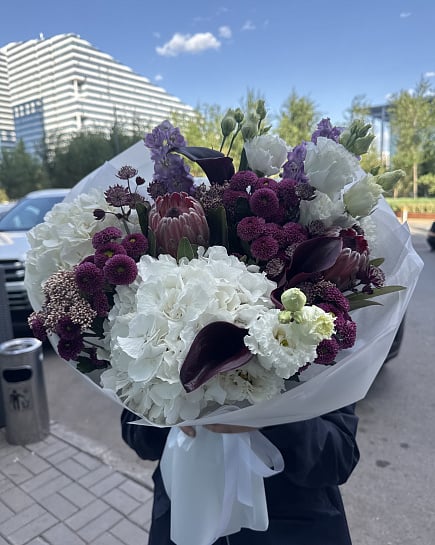 Большой круглый букет с протеей и гортензией с доставкой по Астане