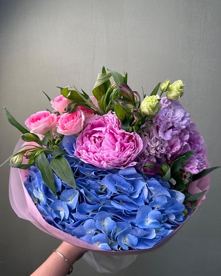 Яркий микс с гортензией и пионами with delivery to Astana