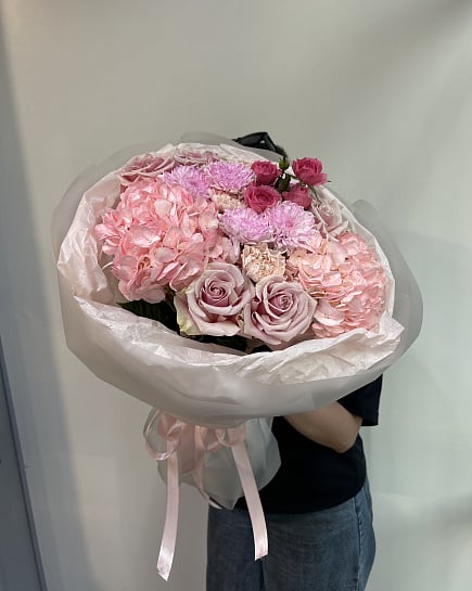 Большой круглый букет розовых и фиолетовых цветов with delivery to Astana