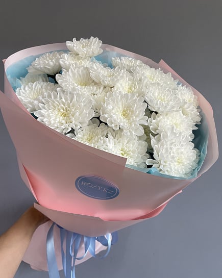 Белоснежные хризантемы в розовой упаковке with delivery to Astana