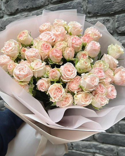 Bouquet of 11 branches of spray roses with delivery to Almaty