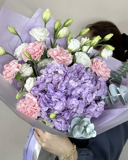 Malik's bouquet of hydrangea and lisianthus with delivery to Almaty