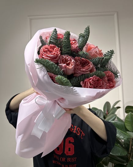 Букет из пионовидных роз с нобилисом с доставкой по Астане