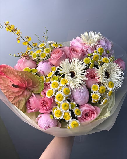 Розовое очарование с антуриумом и пионовидными розами с доставкой по Астане