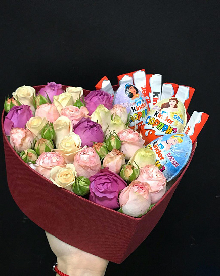 Композиция с розами и шоколадом "Радости и сладости" с доставкой по Астане