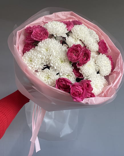 Белый букет кустовых роз с хризантемами with delivery to Astana