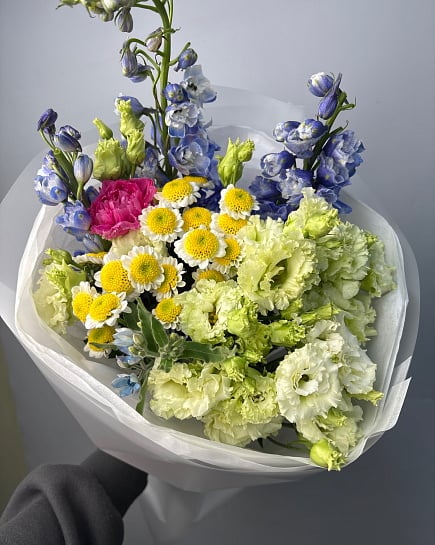 Яркий микс с дельфиниумом и хризантемами с доставкой по Астане