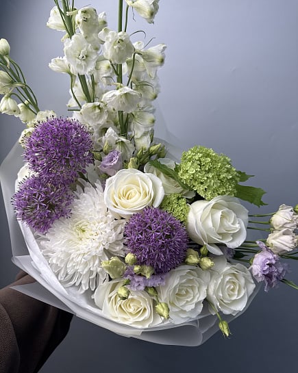 Бело-фиолетовая гармония с дельфиниумом с доставкой по Астане