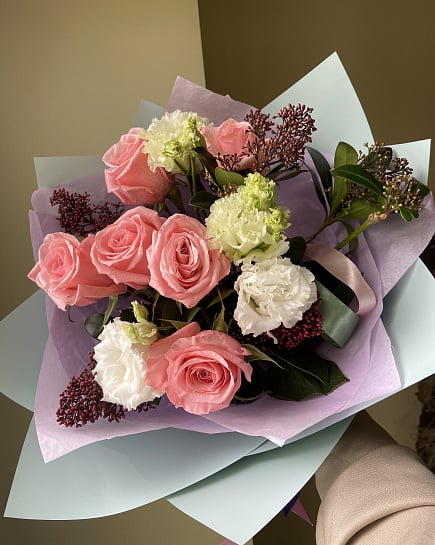 Романтичный дуэт роз и эустомы с доставкой по Астане