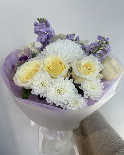 Белый и желтый круглый букет with delivery to Astana