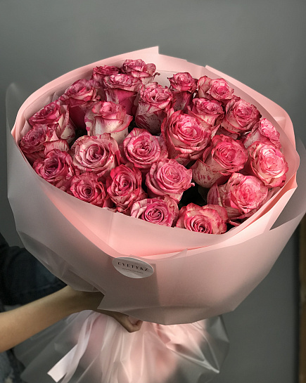 25 roses 50-60 cm (shade to the taste of the florist) with delivery to Astana