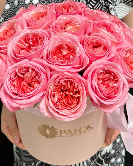 Букет из 25 пионовидных роз в коробке  с доставкой по Алматы