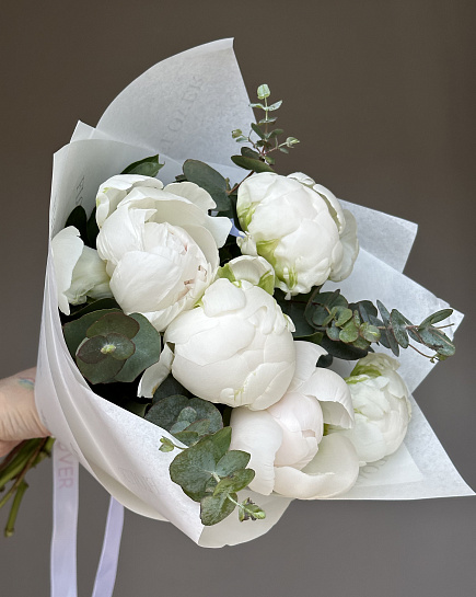 Mini bouquet of 5 white peonies and eucalyptus with delivery to Astana