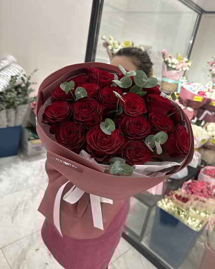 Классический букет красных роз с доставкой по Астане
