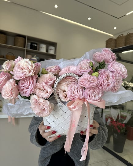 Сумочка с лизиантусами S с доставкой по Астане