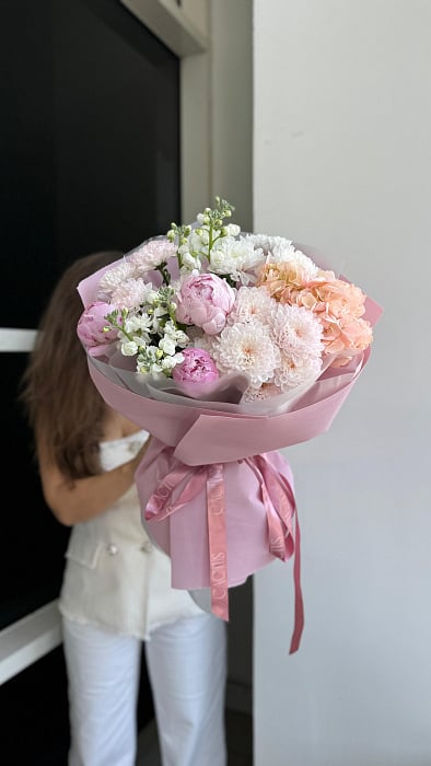 Нежный букет с пионами и экзотикой - купить в Astana с доставкой