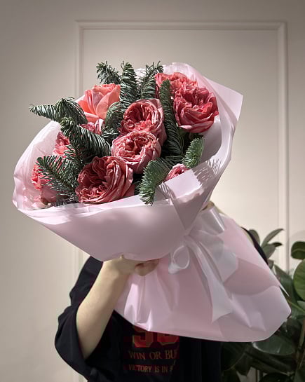 Букет из пионовидных роз с нобилисом с доставкой по Астане