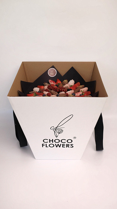 Bouquet M of strawberries in chocolate