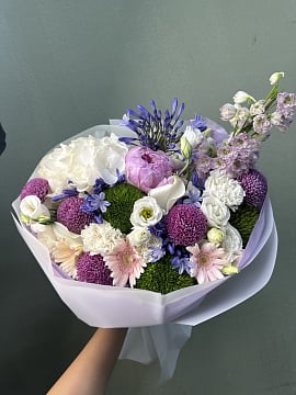 Сиренево-розовая палитра с пионами и гортензией