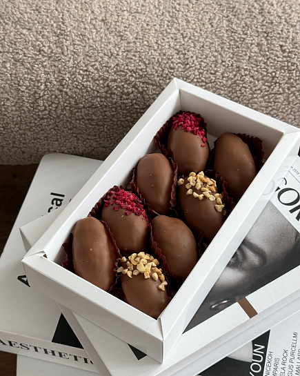8 Royal dates in chocolate with delivery to Astana