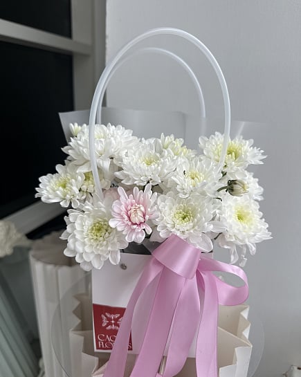 Белоснежное очарование с розовым акцентом с доставкой по Астане