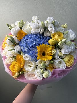 Яркий микс с гортензией и герберами