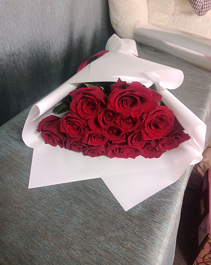 Bouquet of 11 red roses flowers delivered to Kostanay.