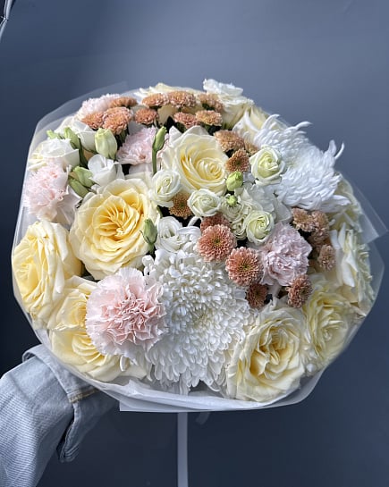 Пастельная палитра с розами и хризантемами с доставкой по Астане