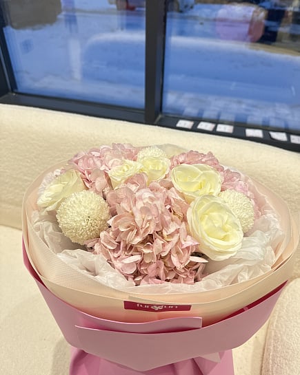 Нежный букет из роз и гортензий с доставкой по Астане