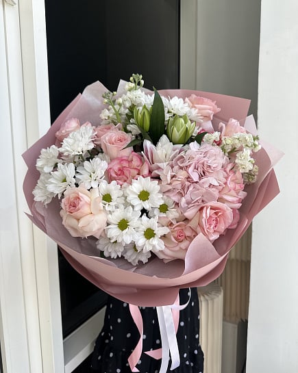 Розовое очарование с гортензией и лилиями with delivery to Astana